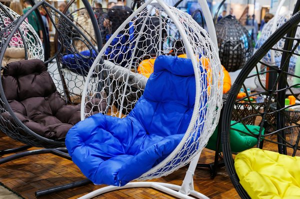 Comment créer une ambiance cocooning dans votre salon avec des éléments naturels ?